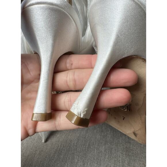 Badgley Mischka Womens Blaze Stiletto Heels US Size 7 EU 37 White Satin Bow - Picture 10 of 12